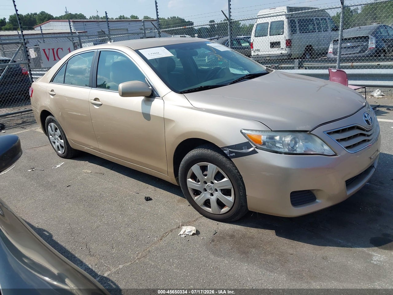 2010 TOYOTA CAMRY LE thumbnail 2