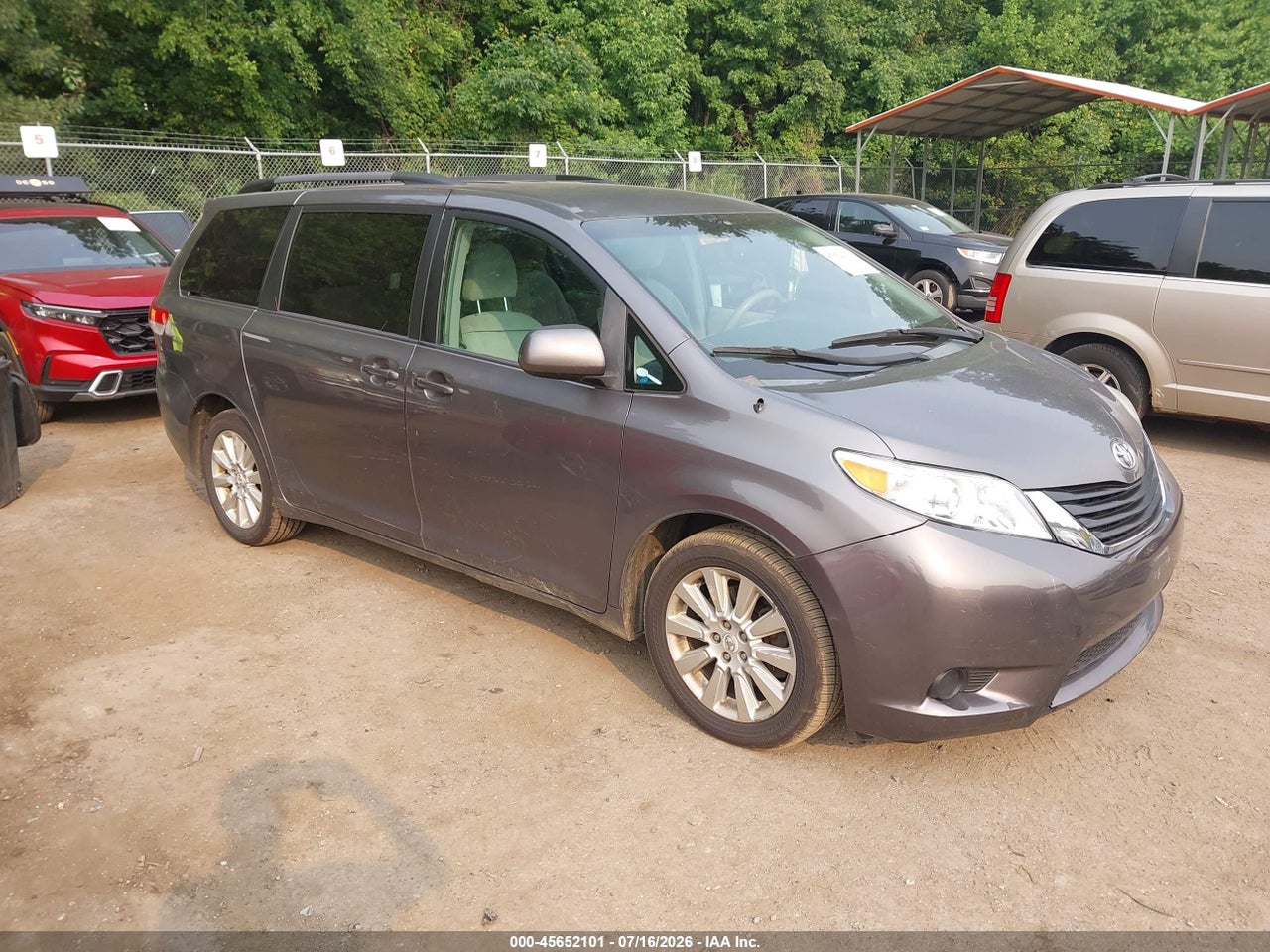 2011 TOYOTA SIENNA LE thumbnail 2