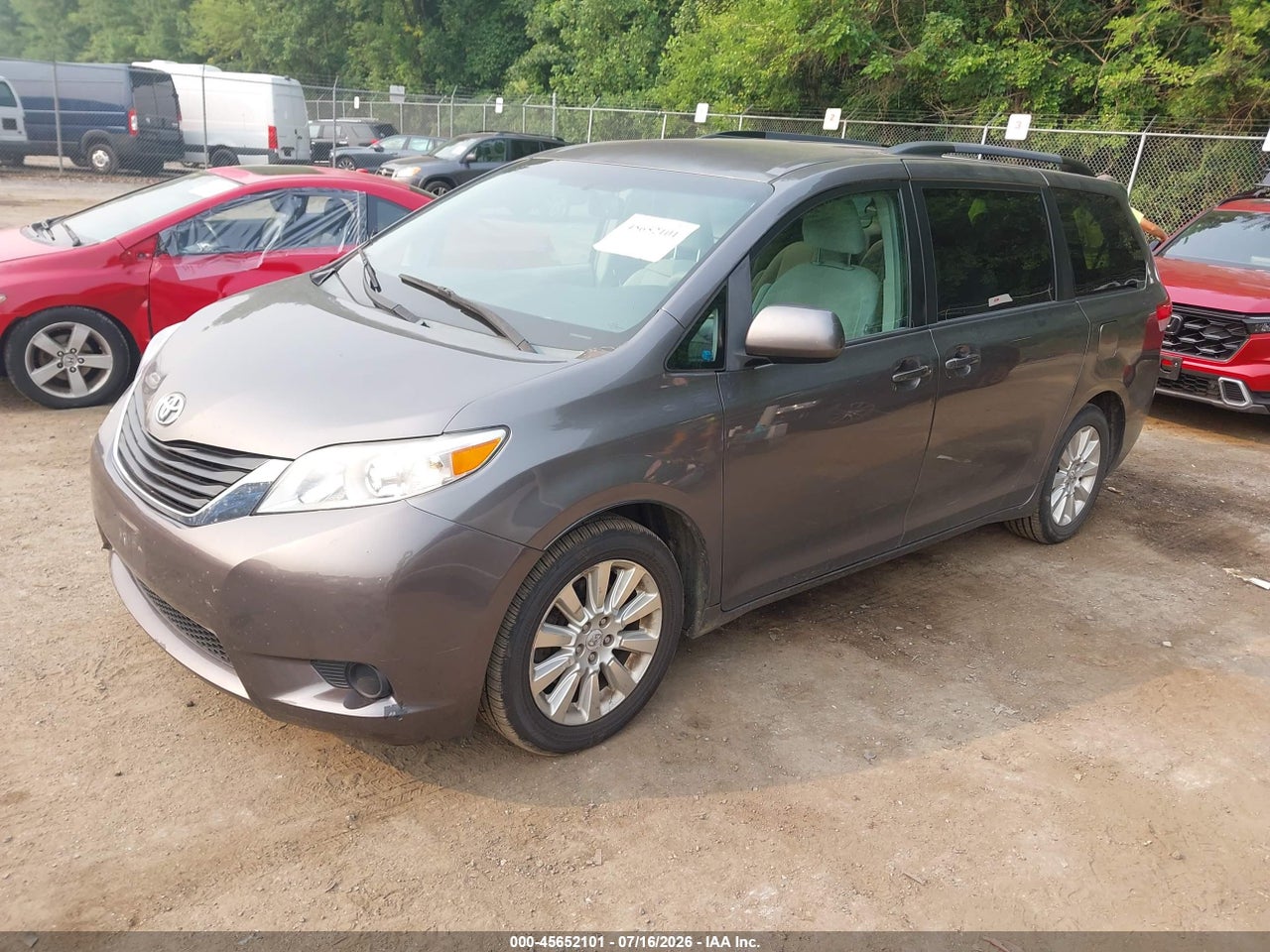 2011 TOYOTA SIENNA LE thumbnail 3