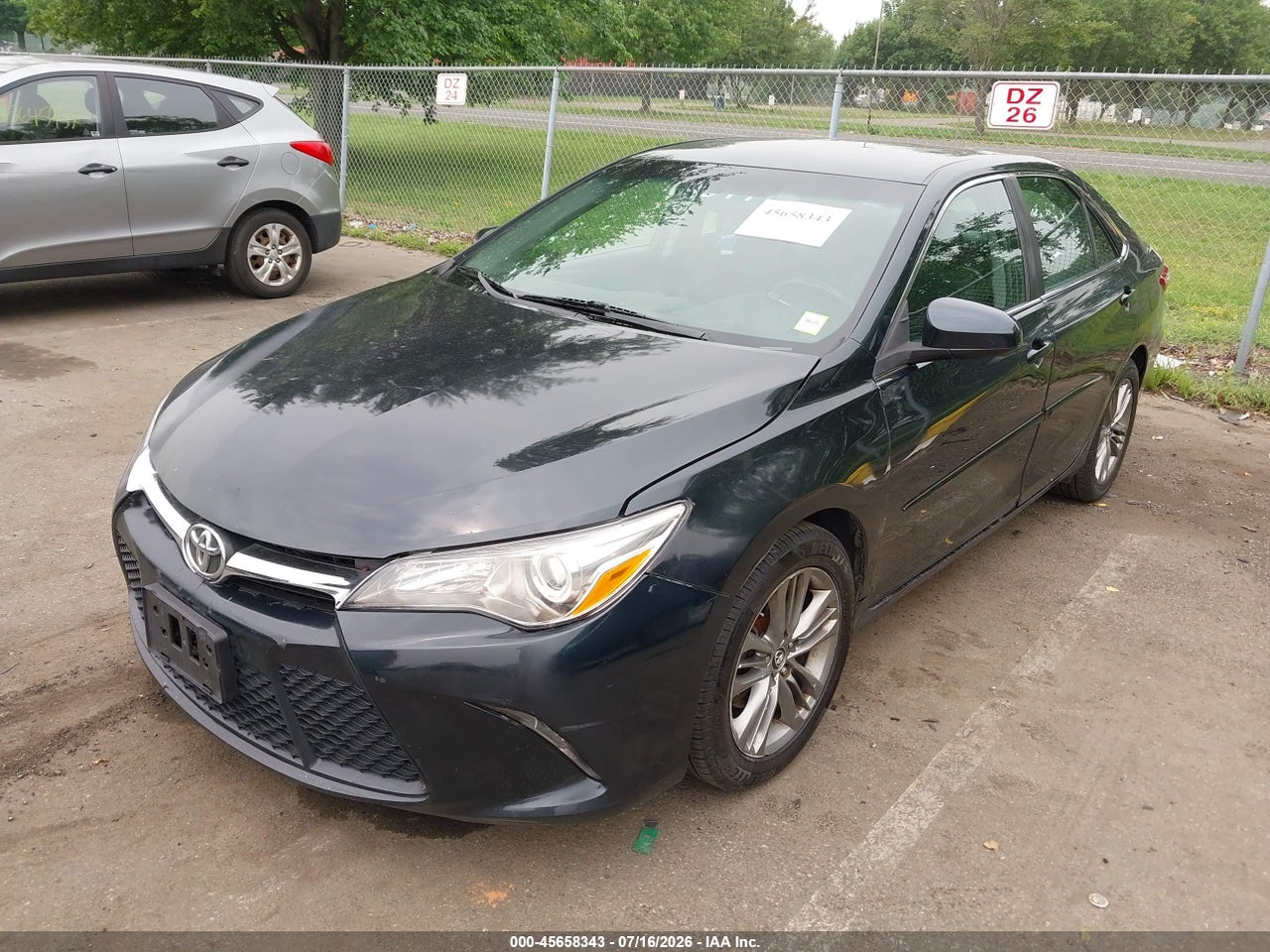 2017 TOYOTA CAMRY SE thumbnail 3