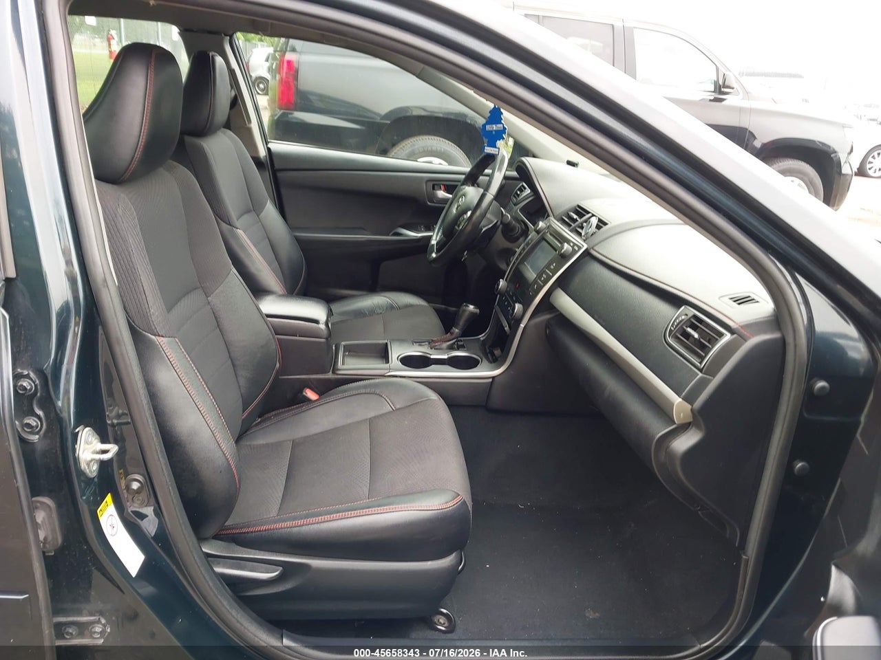 2017 TOYOTA CAMRY SE thumbnail 6