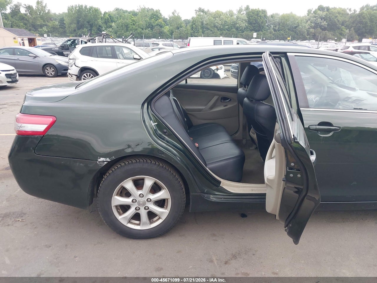 2011 TOYOTA CAMRY LE thumbnail 9