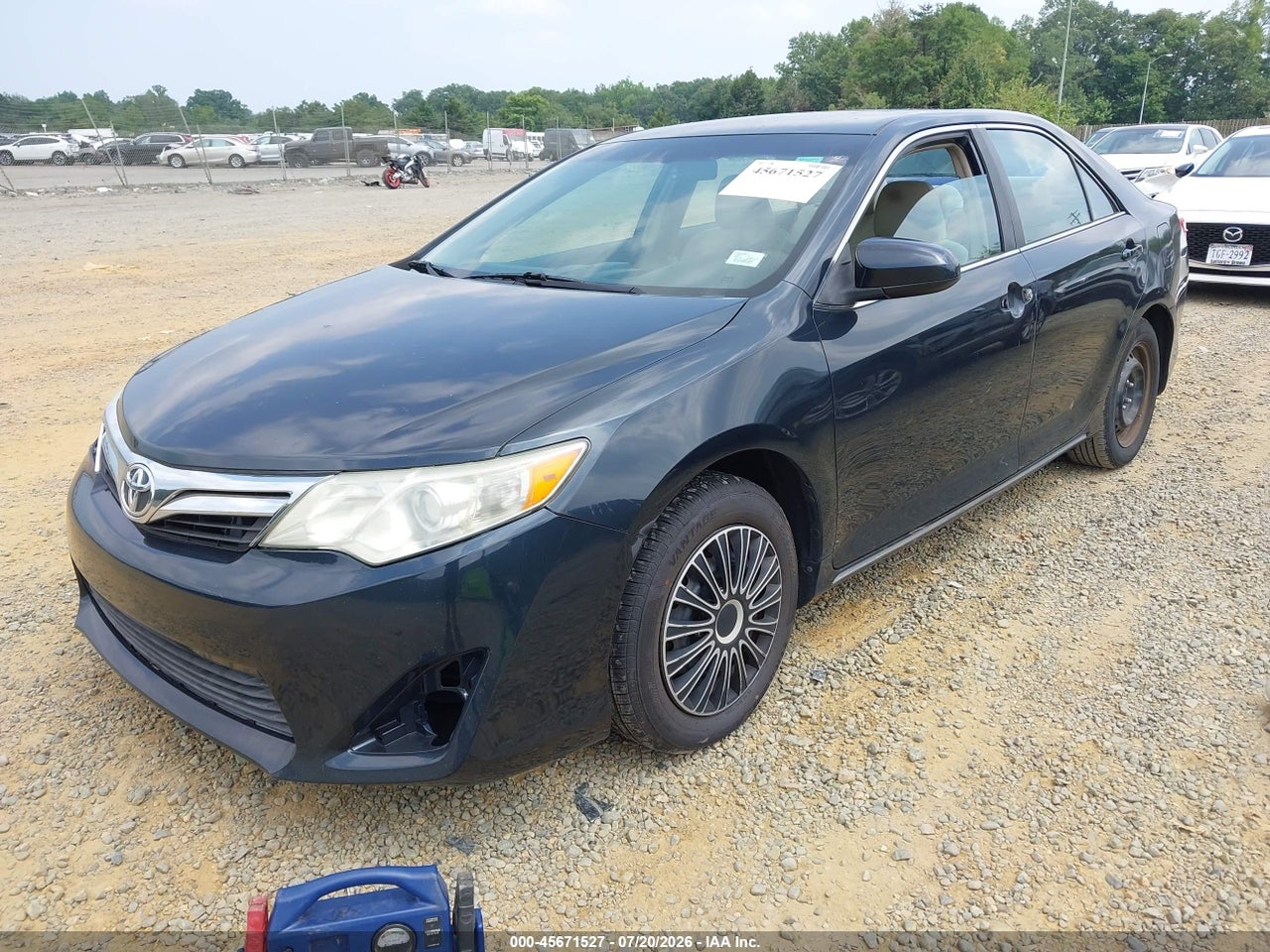 2013 TOYOTA CAMRY LE thumbnail 3