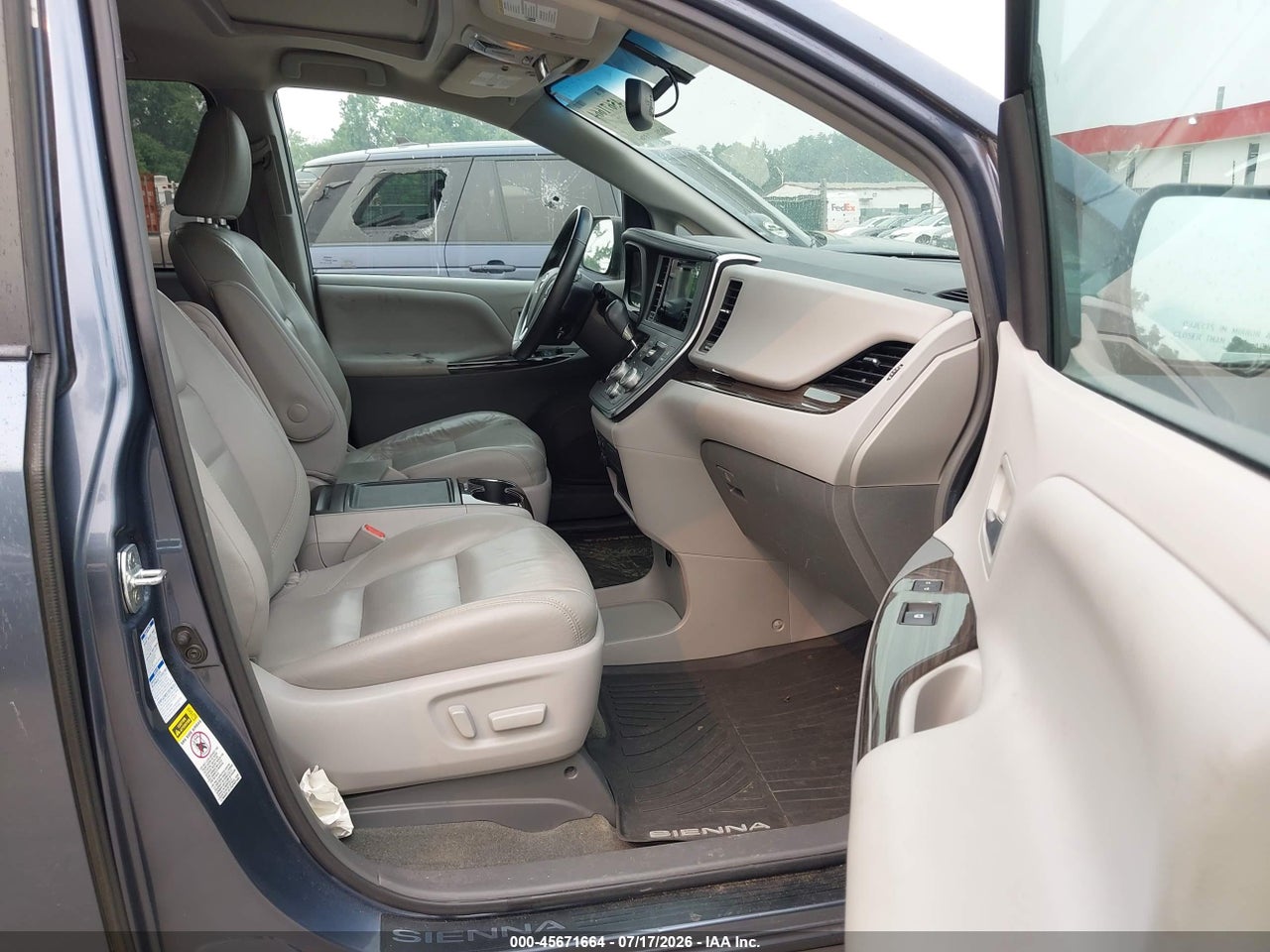 2017 TOYOTA SIENNA XLE 7 PASSENGER thumbnail 6