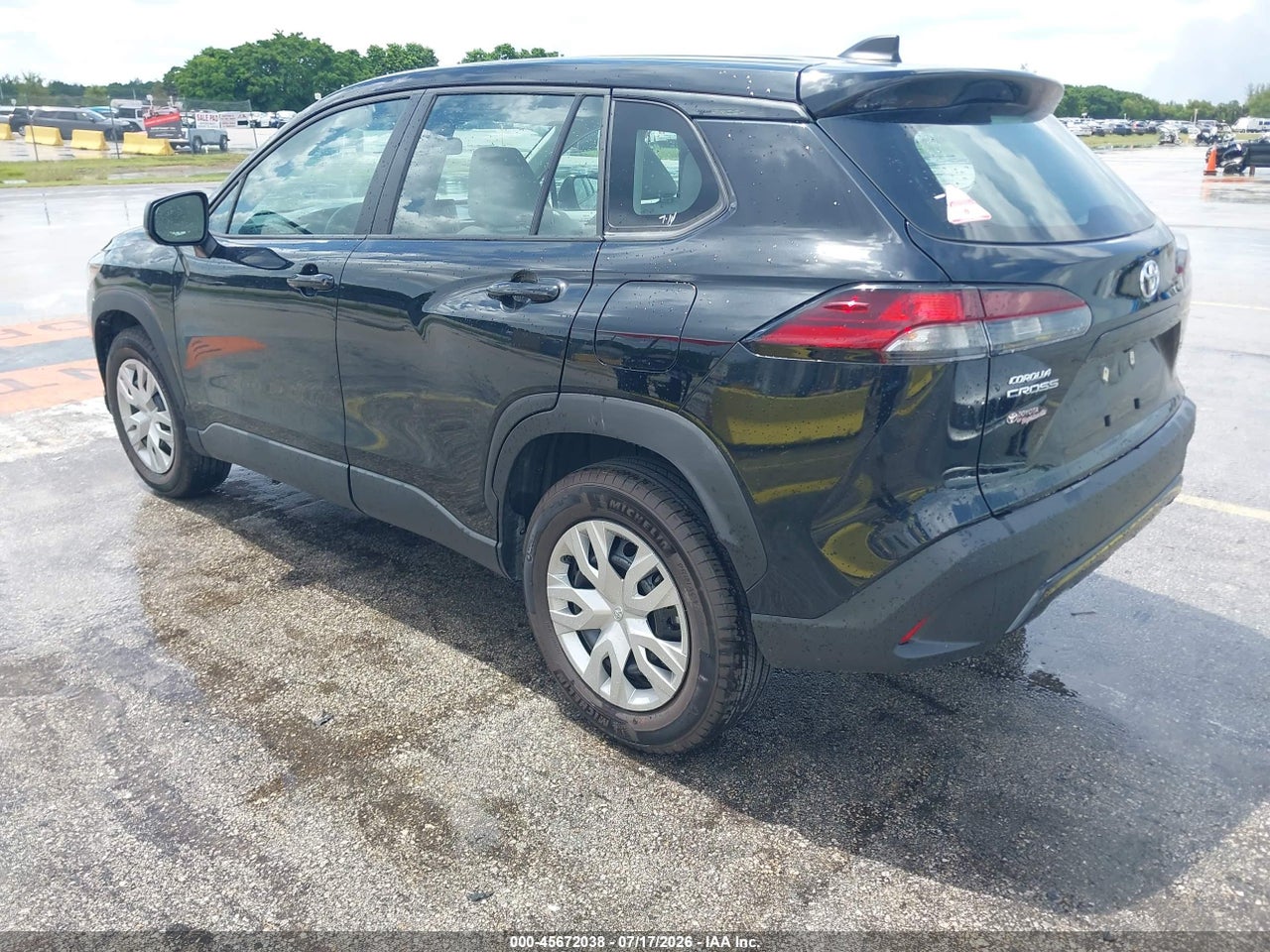 2026 TOYOTA COROLLA CROSS L thumbnail 4