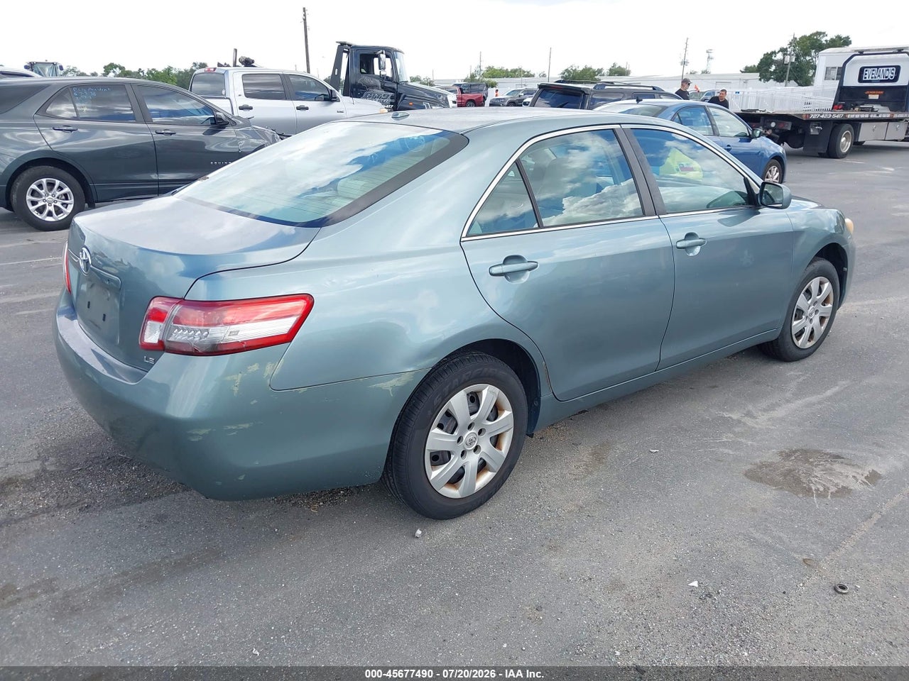 2010 TOYOTA CAMRY LE thumbnail 5