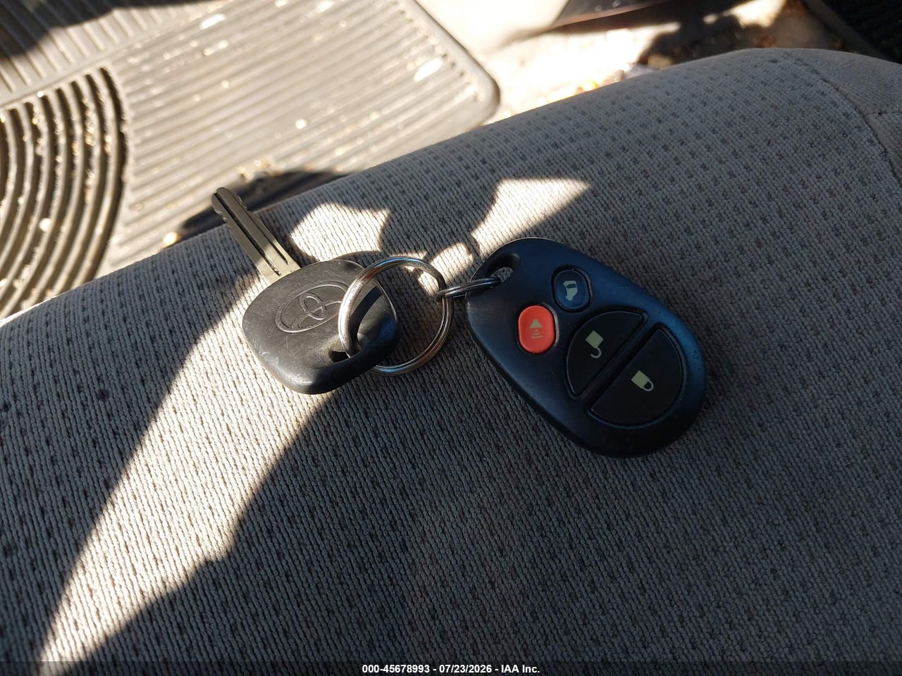 2004 TOYOTA SIENNA LE thumbnail 12