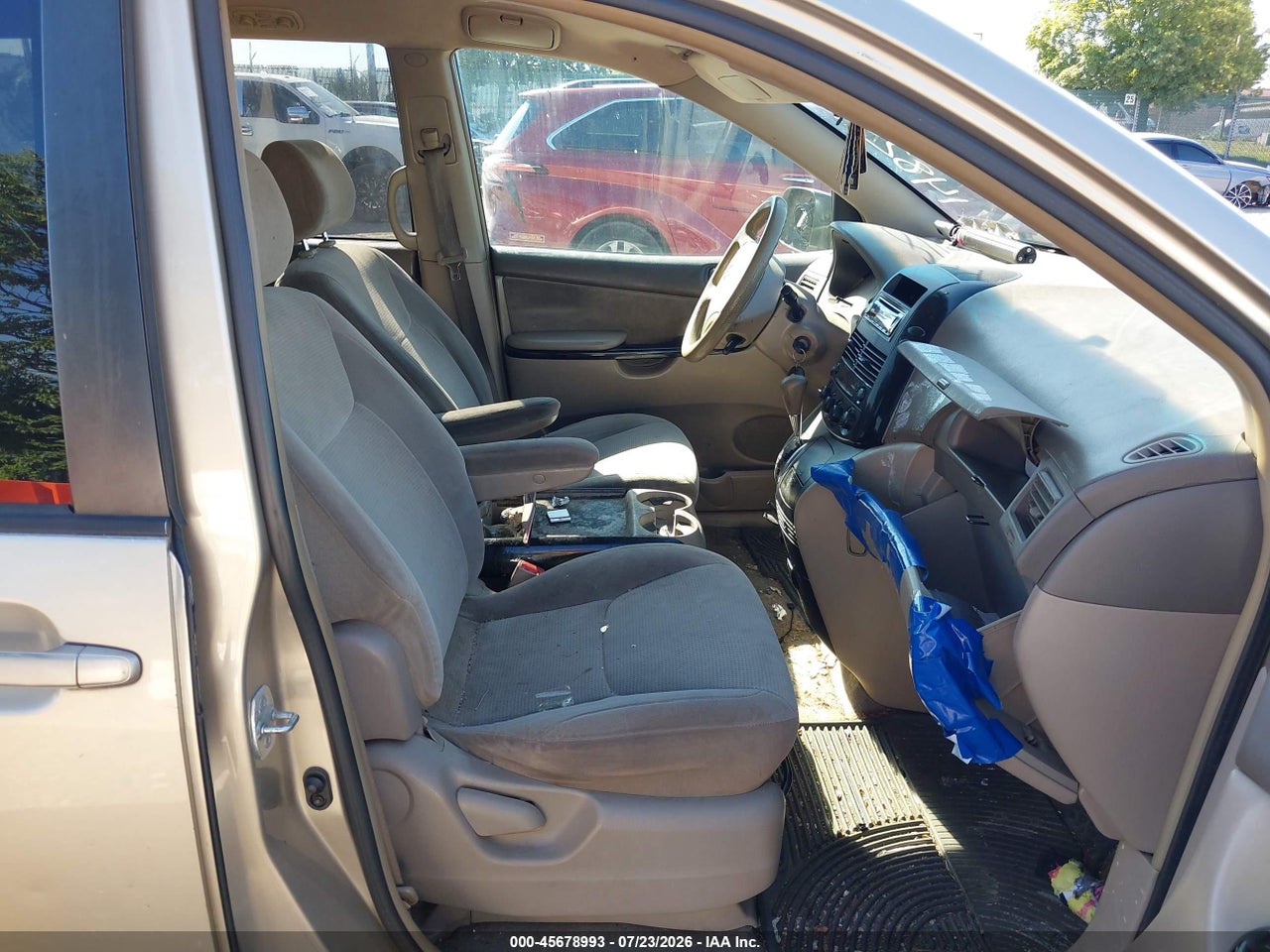 2004 TOYOTA SIENNA LE thumbnail 6