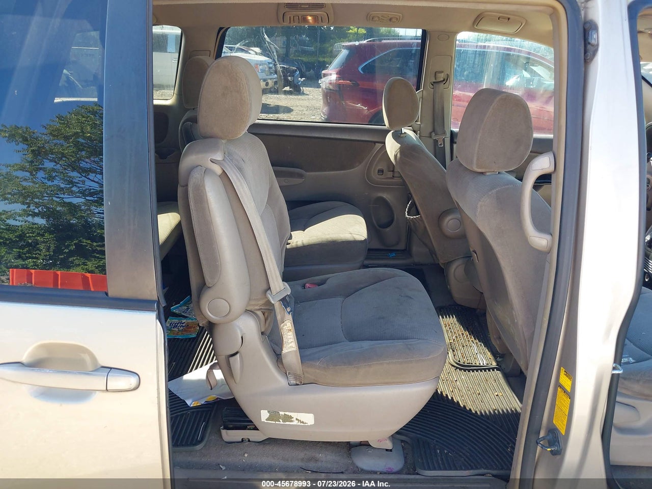2004 TOYOTA SIENNA LE thumbnail 9
