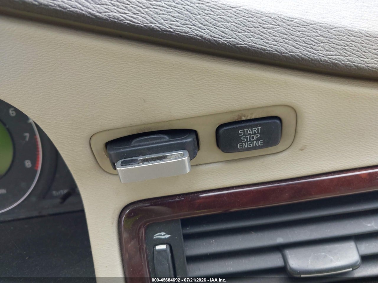 2008 VOLVO XC70 3.2 thumbnail 12