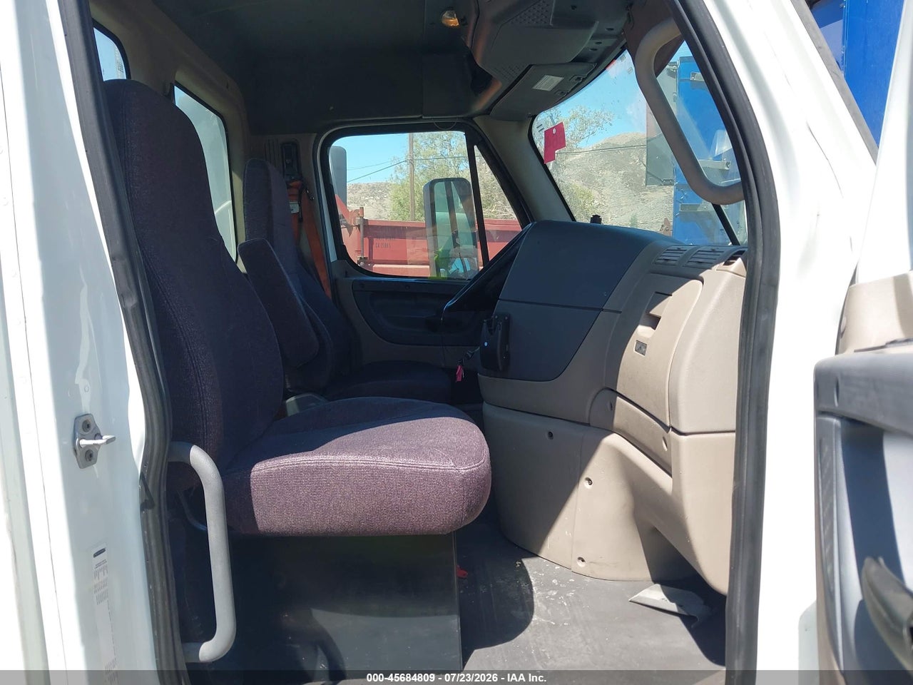 3AKJGBDV0HD****** · 2017 FREIGHTLINER CASCADIA 113   · 8/12