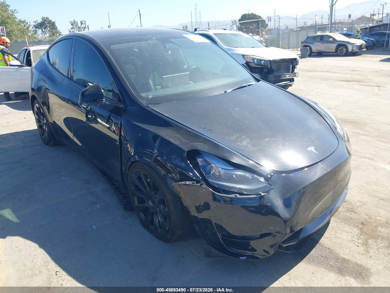 7SAYGDEE6SF****** · 2025 TESLA MODEL Y LONG RANGE DUAL MOTOR ALL-WHEEL DRIVE