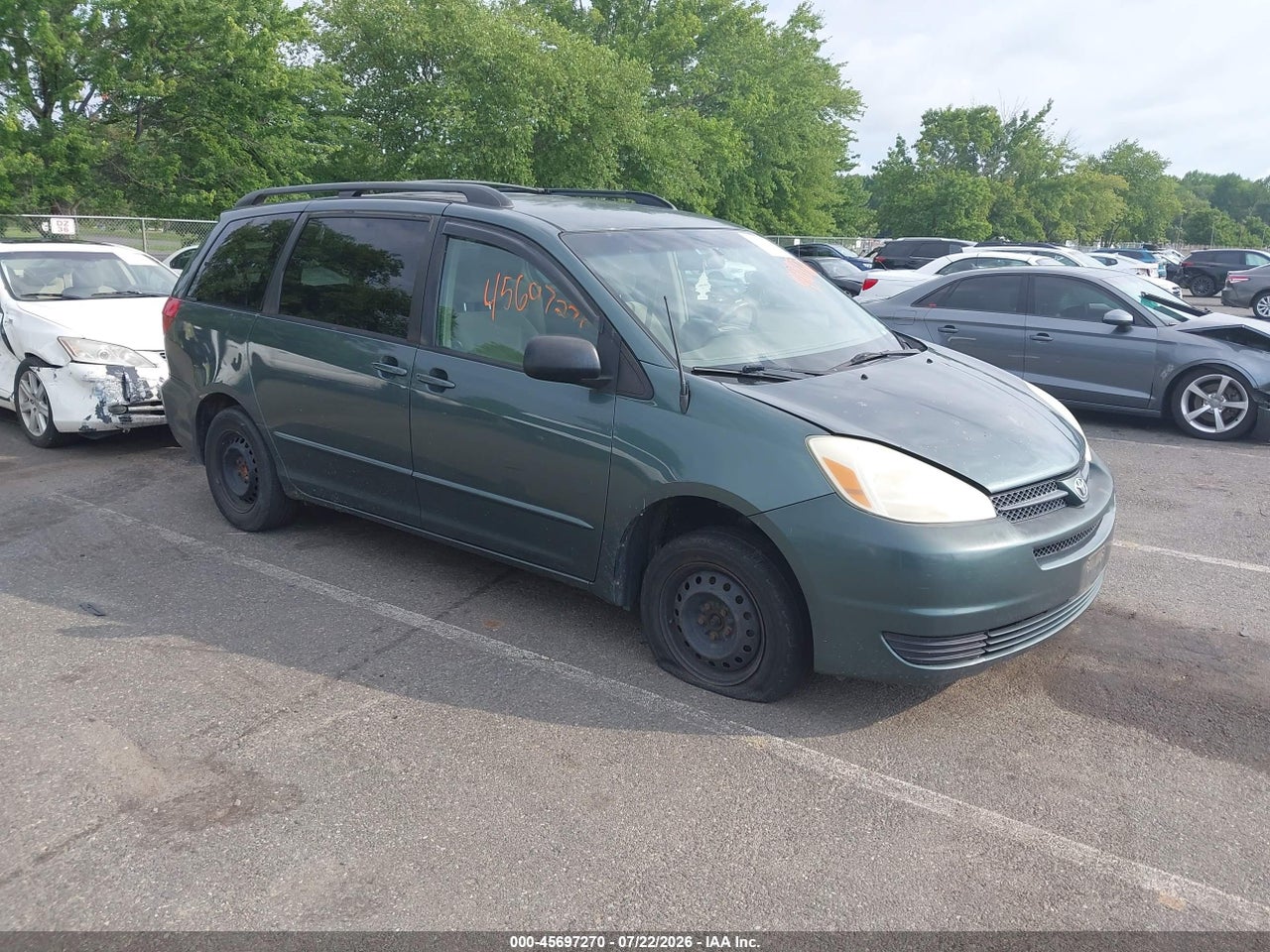 2004 TOYOTA SIENNA LE thumbnail 2