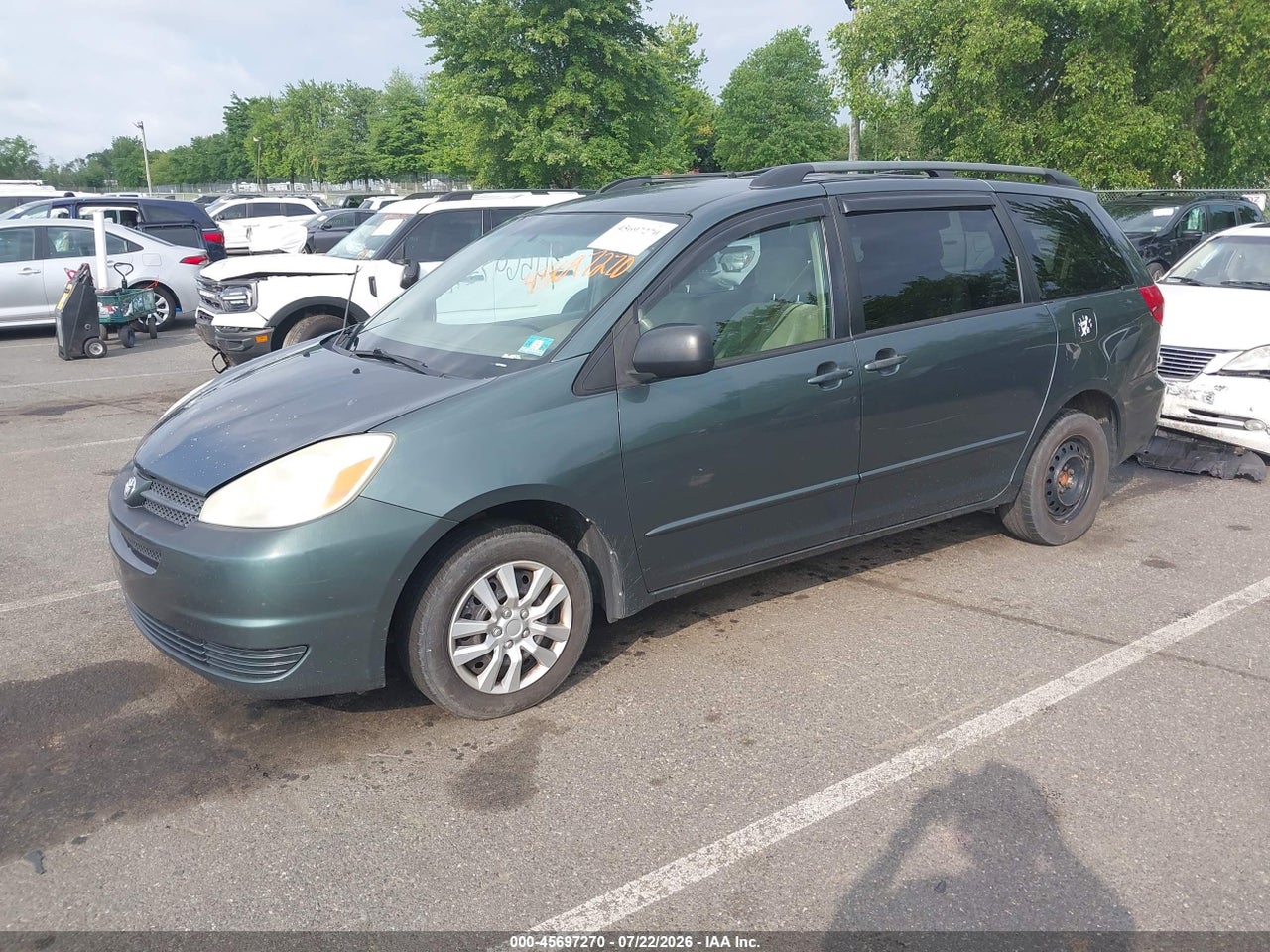 2004 TOYOTA SIENNA LE thumbnail 3