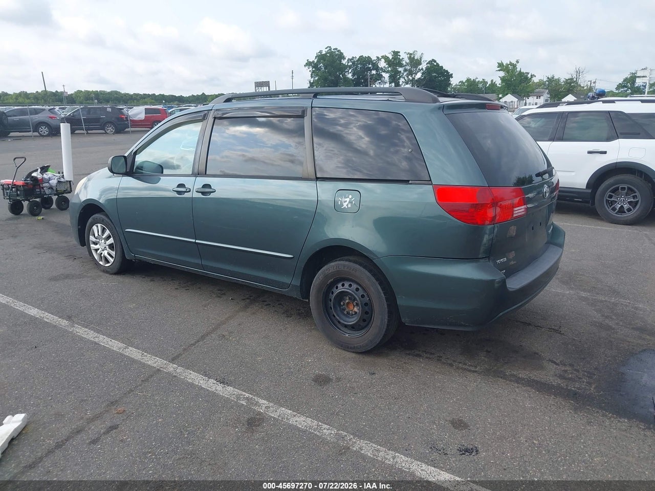 2004 TOYOTA SIENNA LE thumbnail 4