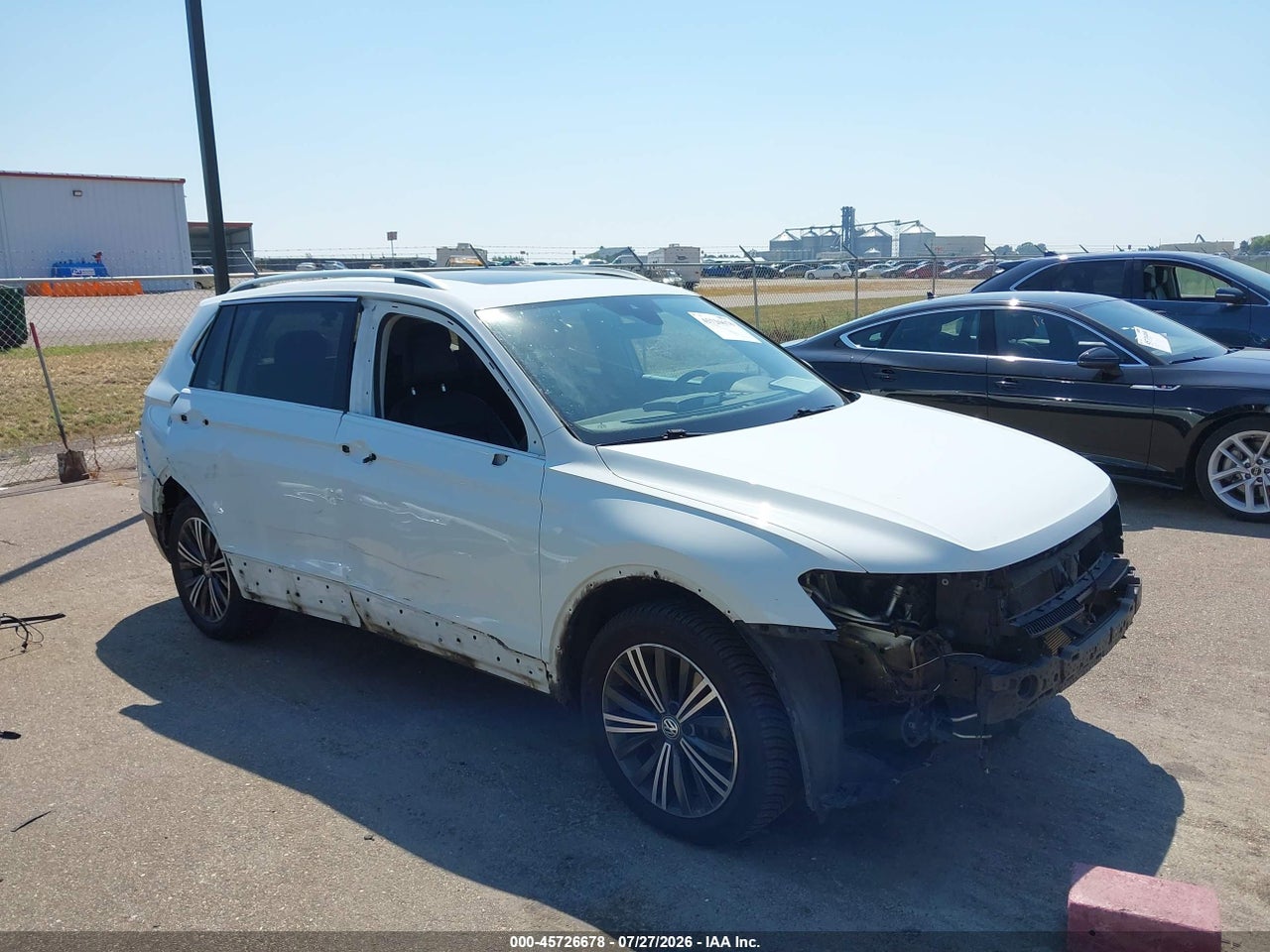 3VV4B7AX8JM****** · 2018 VOLKSWAGEN TIGUAN 2.0T SEL PREMIUM