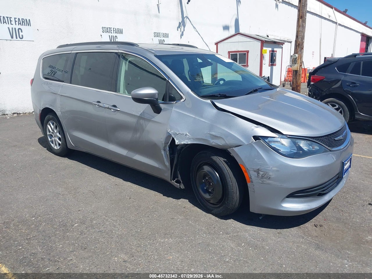 2C4RC1DG1LR****** · 2020 CHRYSLER VOYAGER LXI