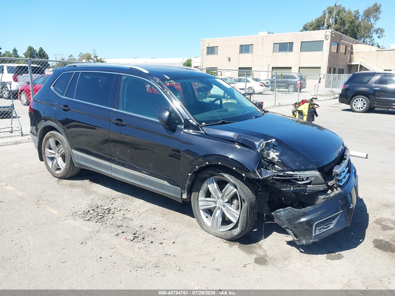 3VV5B7AXXJM****** · 2018 VOLKSWAGEN TIGUAN 2.0T SEL PREMIUM