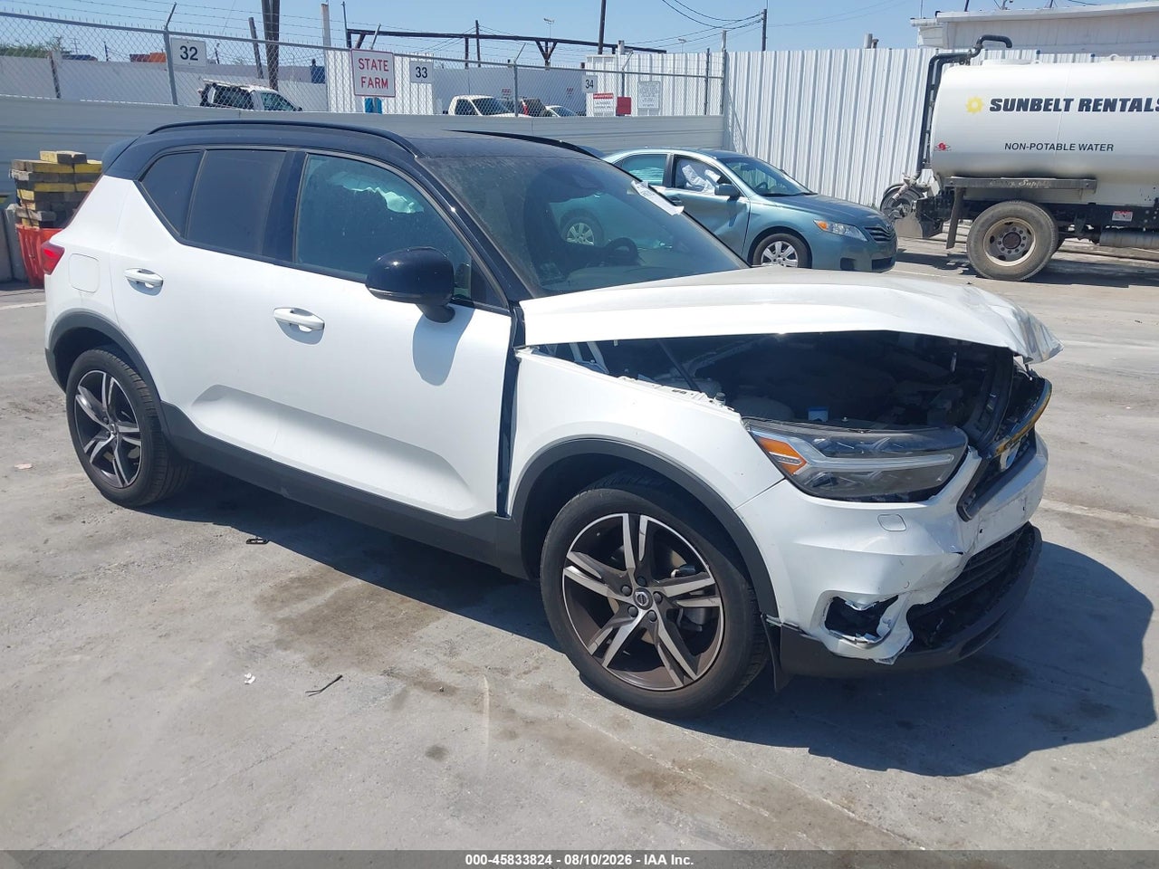 YV4162UM6N2****** · 2022 VOLVO XC40 T5 R-DESIGN