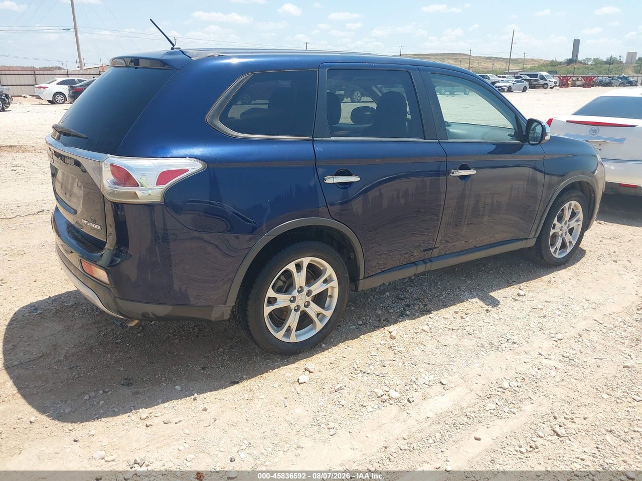 2015 MITSUBISHI OUTLANDER SE · 4/12