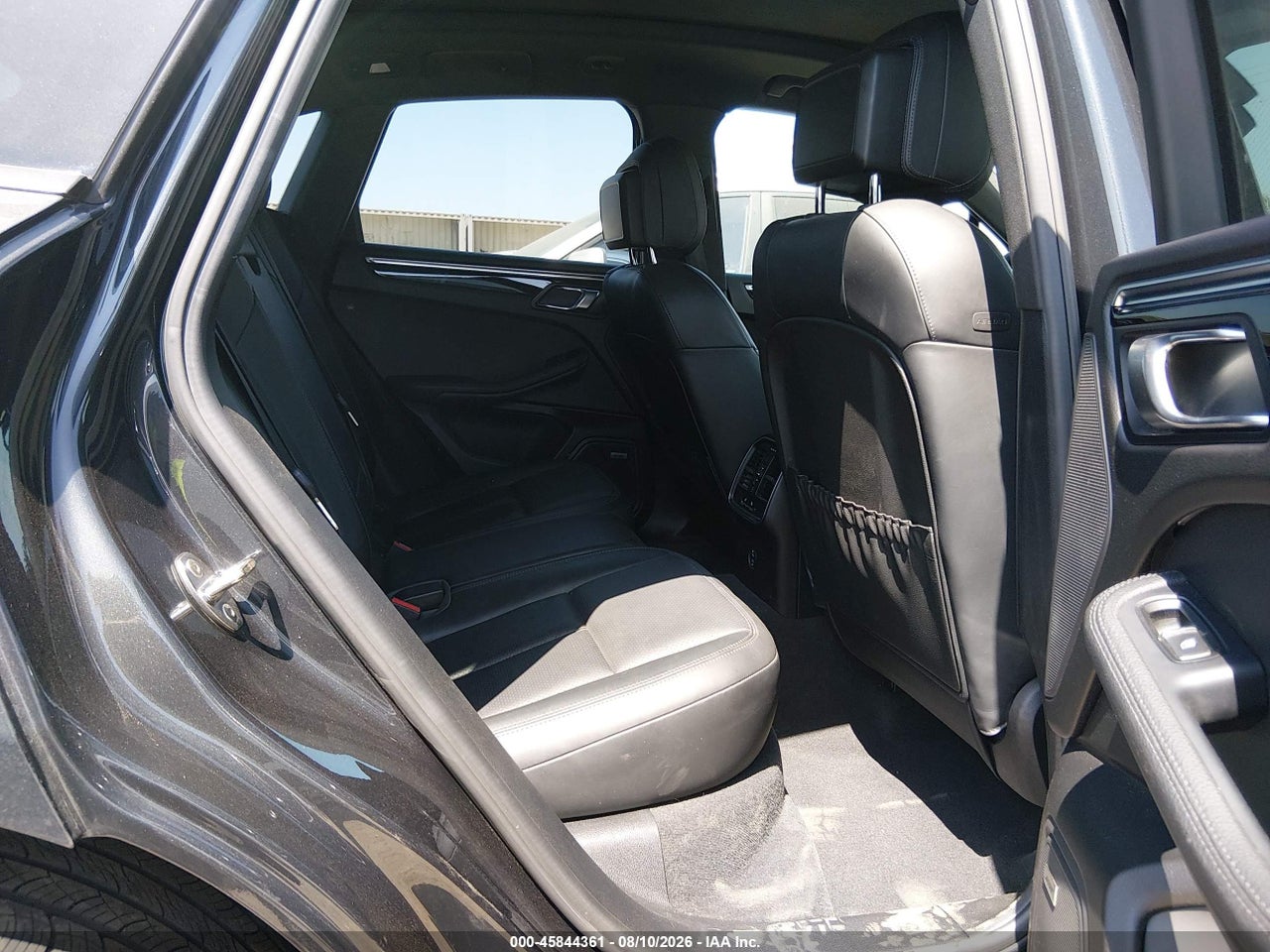 WP1AA2A55LL****** · 2020 PORSCHE MACAN · 8/12