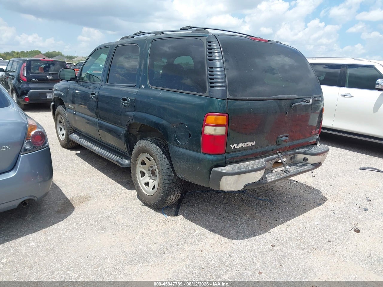 2002 GMC YUKON SLT · 3/12