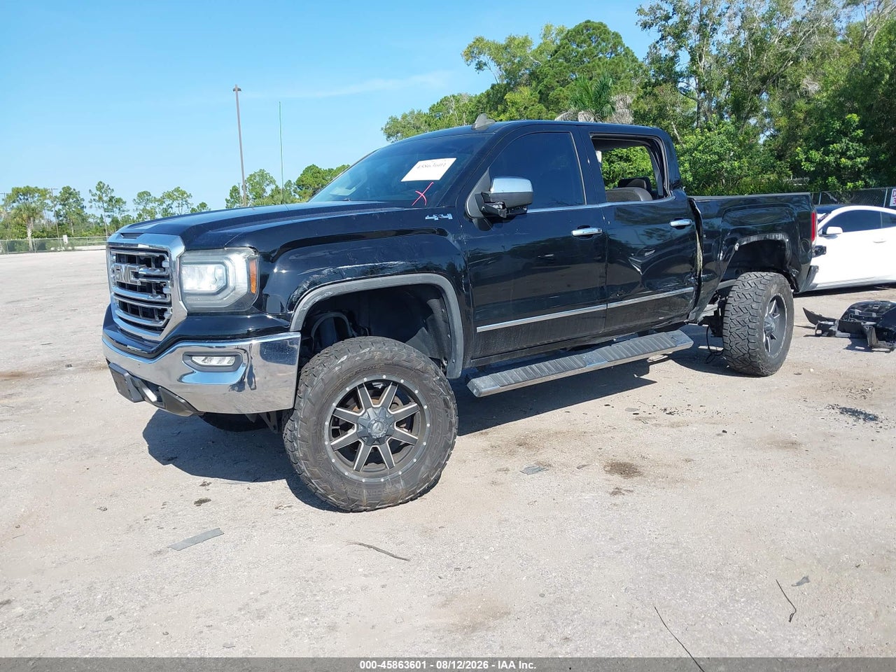 2017 GMC SIERRA 1500 SLT · 2/12