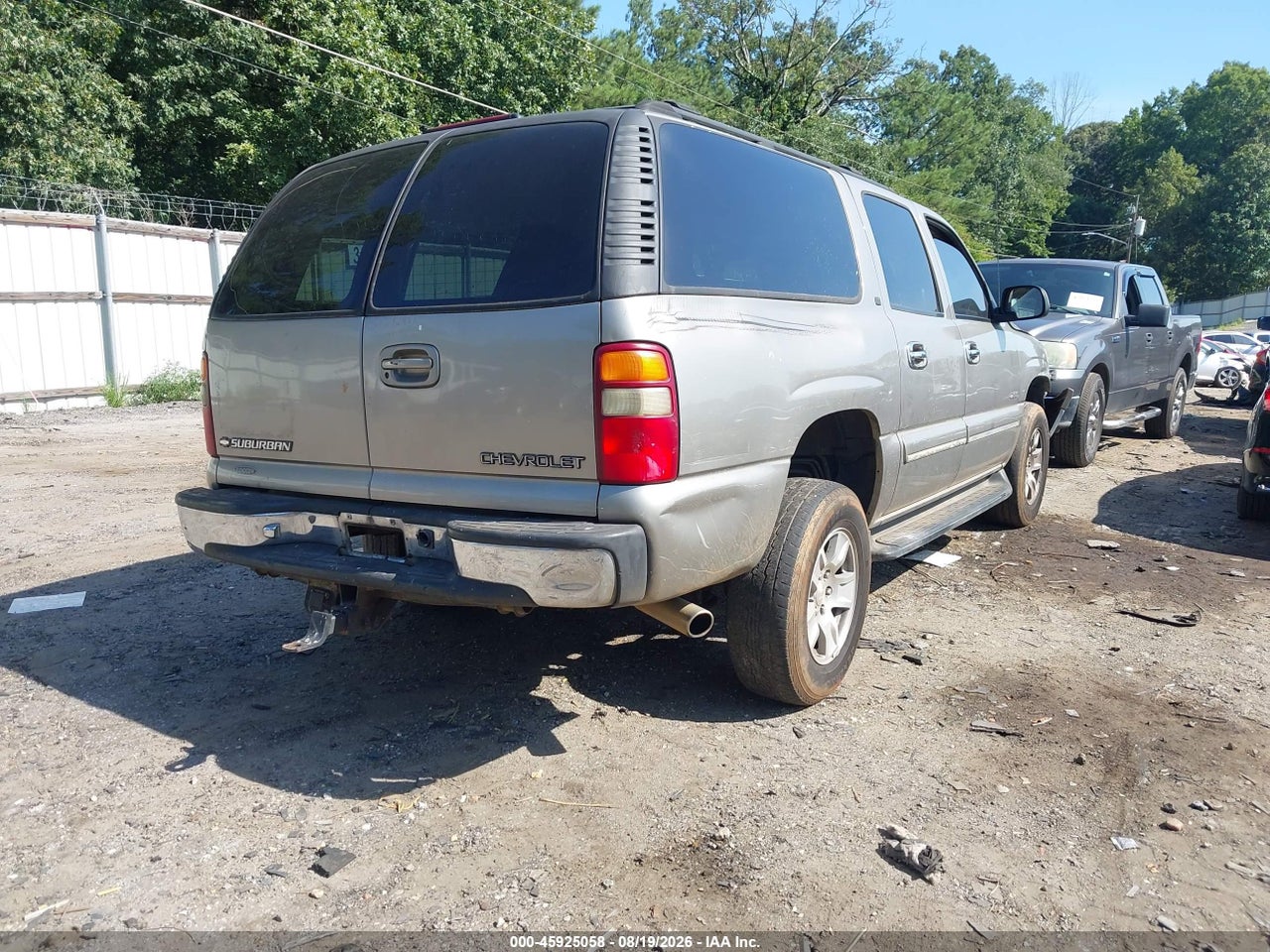 2000 CHEVROLET SUBURBAN 1500 LT · 4/12