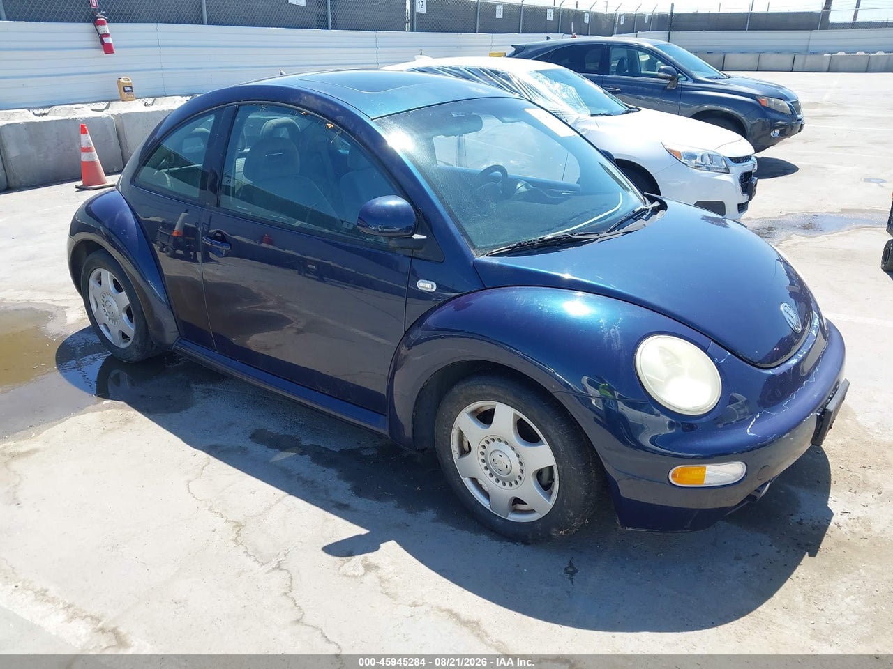 3VWCC21C8YM****** · 2000 VOLKSWAGEN NEW BEETLE GLS