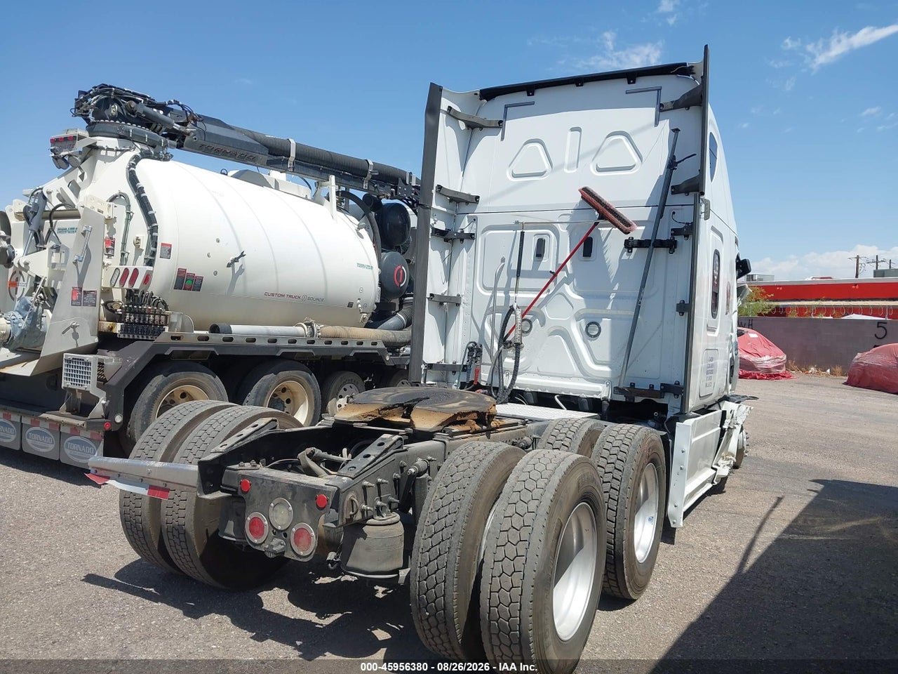 2020 FREIGHTLINER NEW CASCADIA 126 · 4/12