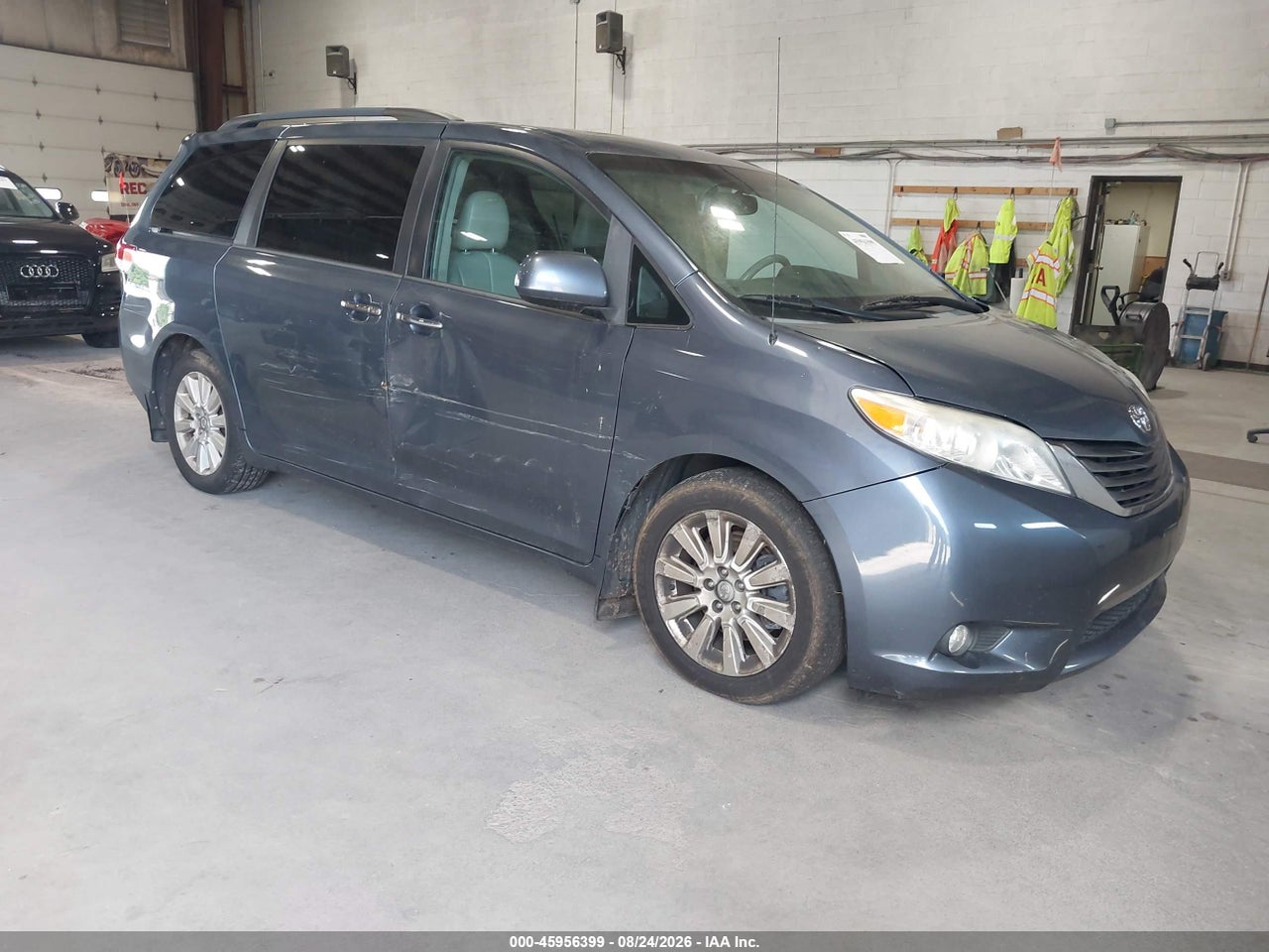 5TDDK3DC0DS****** · 2013 TOYOTA SIENNA XLE 7 PASSENGER