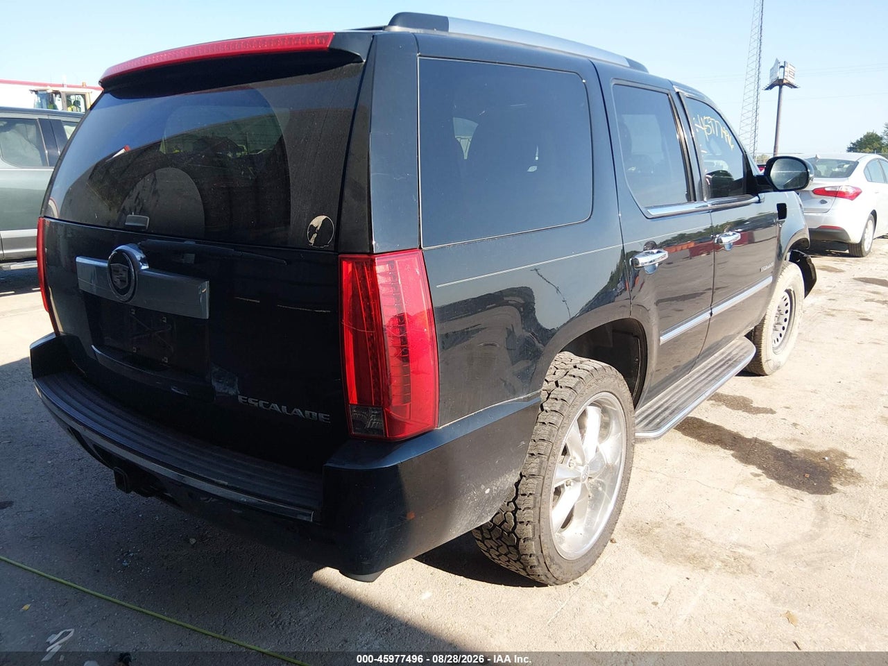 2011 CADILLAC ESCALADE LUXURY · 4/12