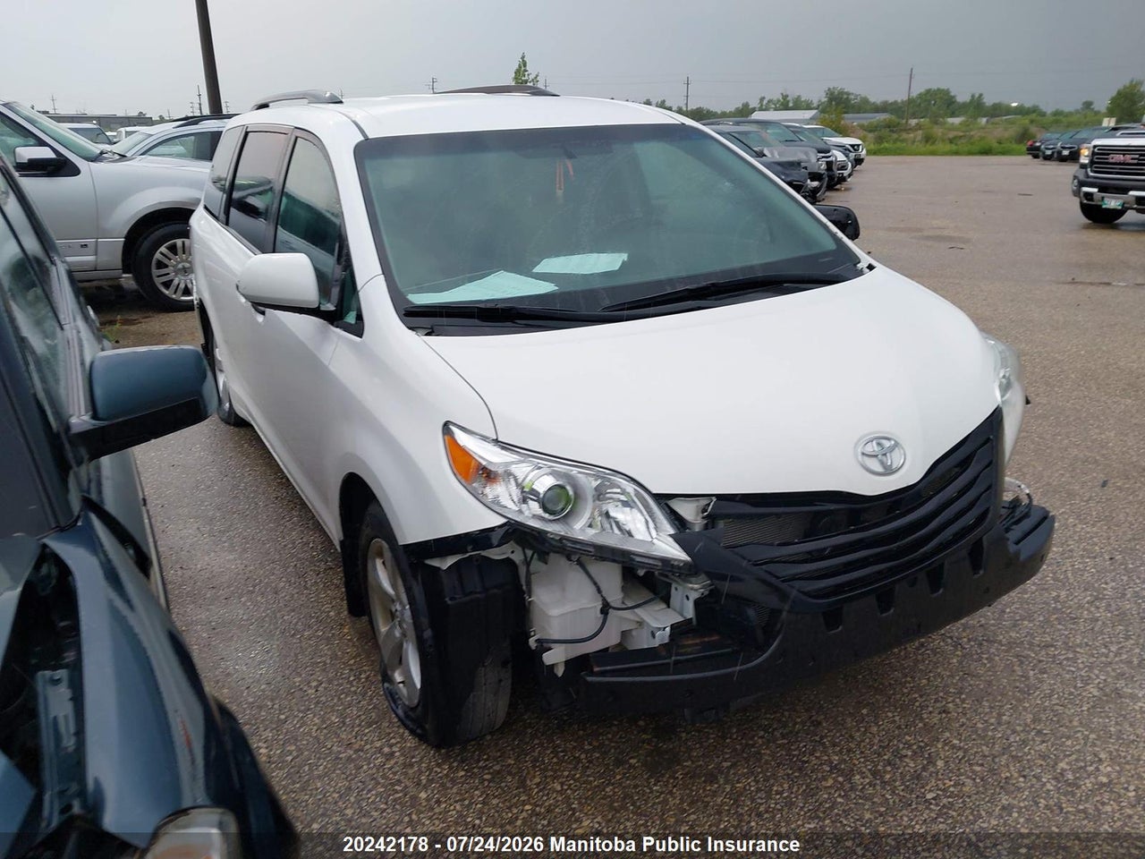 2016 TOYOTA SIENNA SE V6  thumbnail 2
