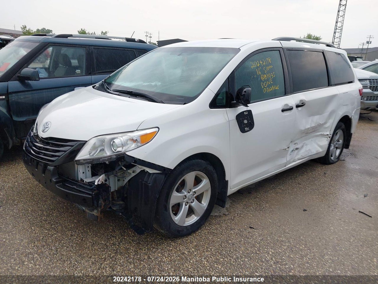 2016 TOYOTA SIENNA SE V6  thumbnail 3