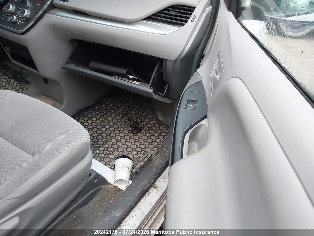 2016 TOYOTA SIENNA SE V6  thumbnail 6