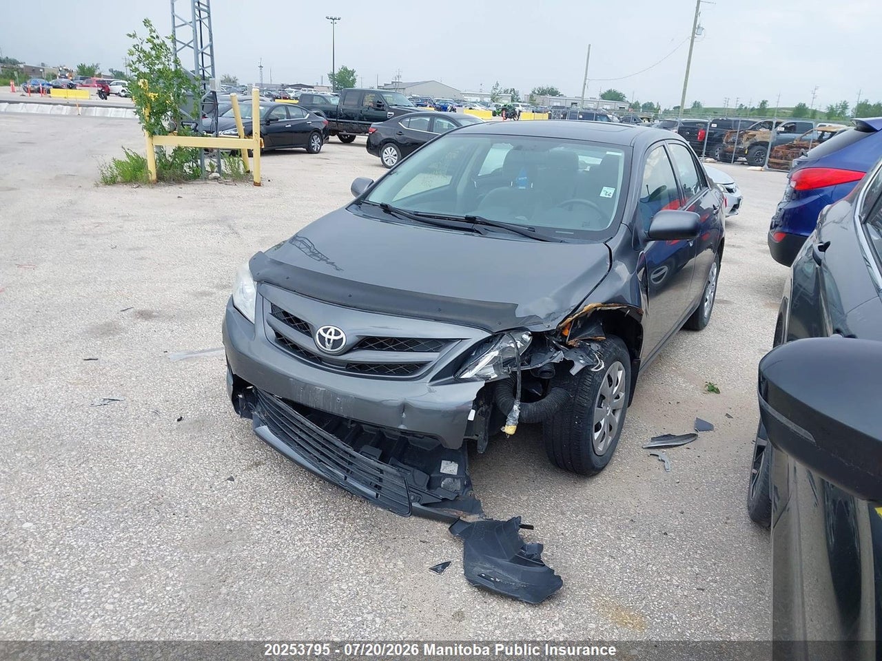 2013 TOYOTA COROLLA CE thumbnail 3