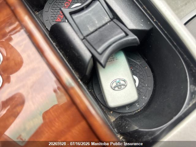 2010 TOYOTA CAMRY XLE thumbnail 12