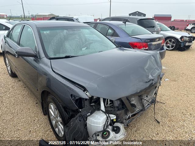 2010 TOYOTA CAMRY XLE thumbnail 3