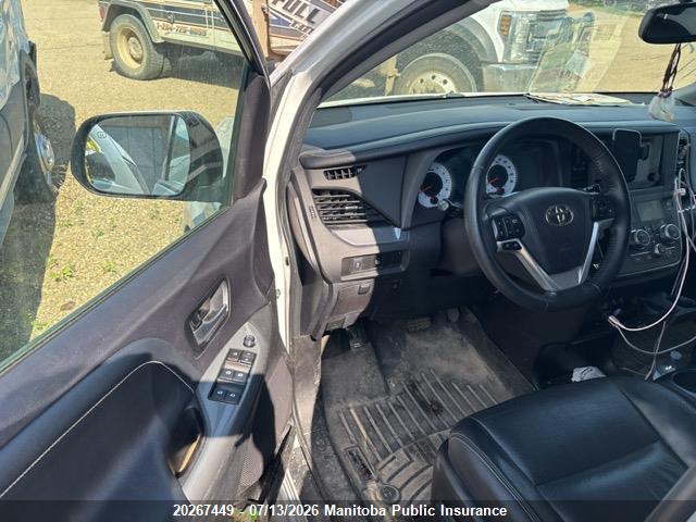 2017 TOYOTA SIENNA SE V6  thumbnail 6