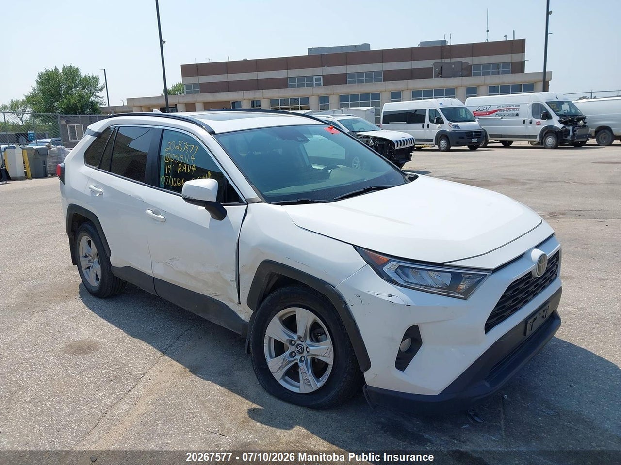 2019 TOYOTA RAV4 XLE thumbnail 2
