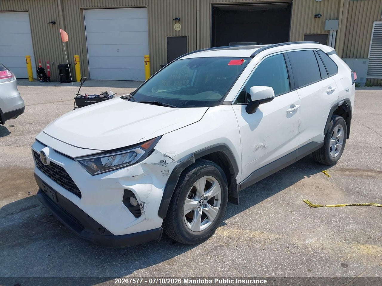 2019 TOYOTA RAV4 XLE thumbnail 3