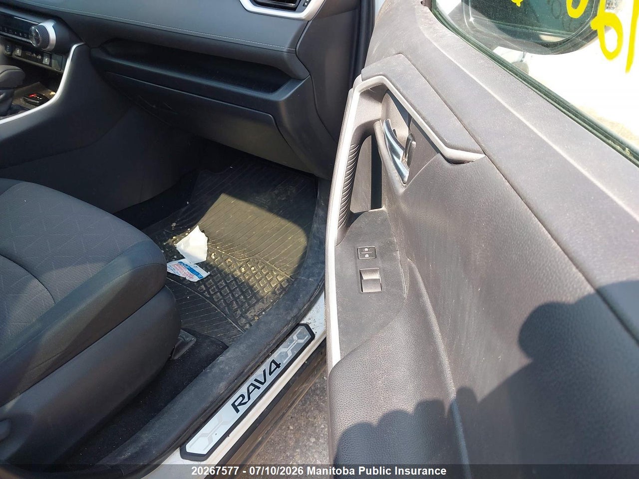 2019 TOYOTA RAV4 XLE thumbnail 6