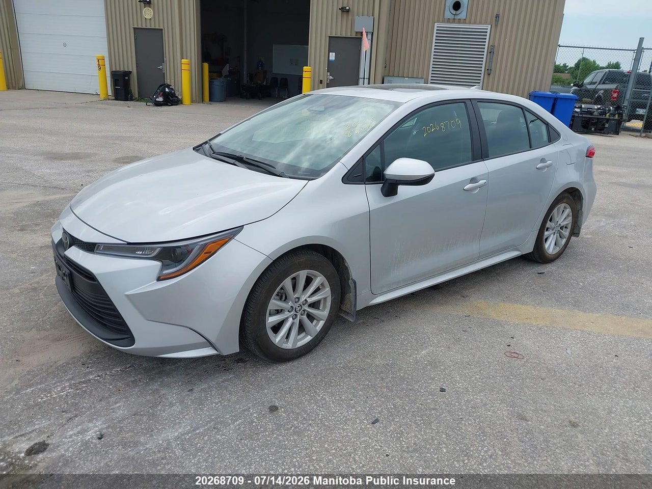 2024 TOYOTA COROLLA LE thumbnail 3