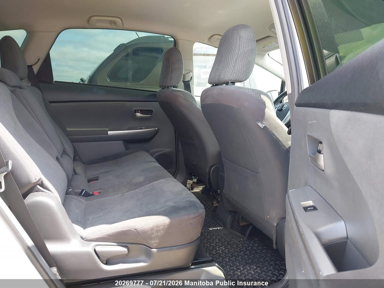 2013 TOYOTA PRIUS V thumbnail 9