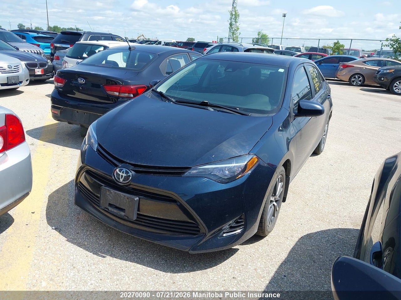 2017 TOYOTA COROLLA LE thumbnail 3