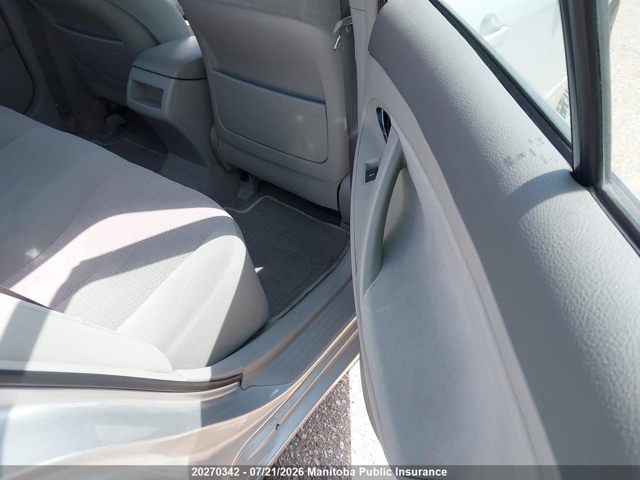 2010 TOYOTA CAMRY LE thumbnail 9