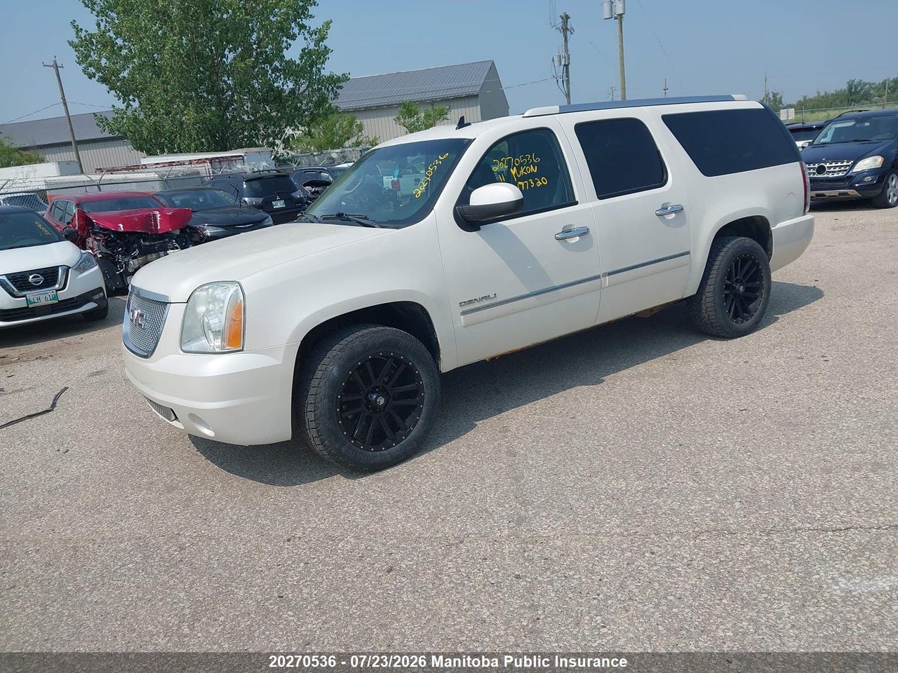 2011 GMC YUKON XL DENALI thumbnail 3