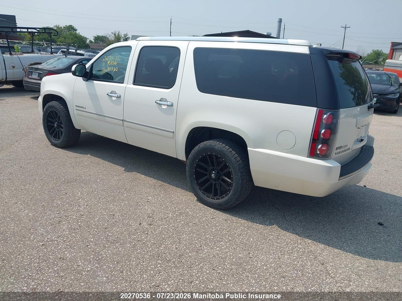 2011 GMC YUKON XL DENALI thumbnail 4