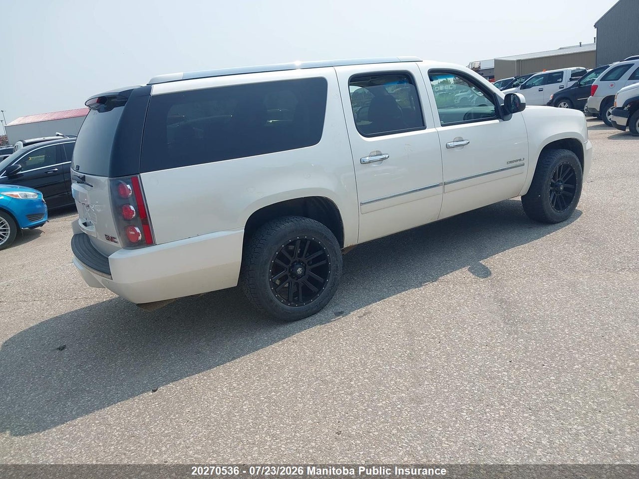 2011 GMC YUKON XL DENALI thumbnail 5
