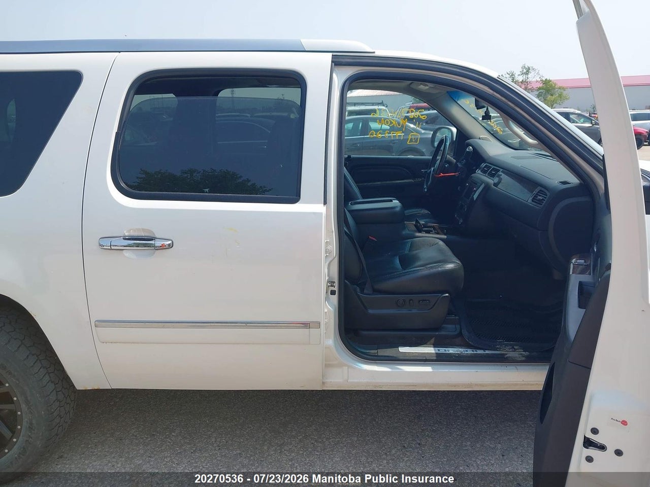 2011 GMC YUKON XL DENALI thumbnail 6